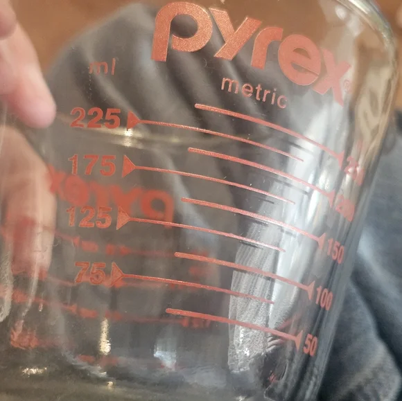 Pyrex Clear Glass Cup with Red Markings - Picture 4 of 6